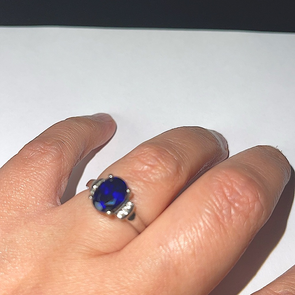 Elegant 10K White Gold Sapphire Ring w/ Sparkling Accent Stones-Vintage Treasure